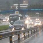 Frente fria deve causar temporais e rajadas de vento em SC