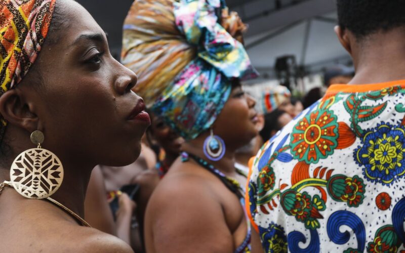 Hoje é Dia destaca consciência negra, trânsito e Rachel de Queiroz