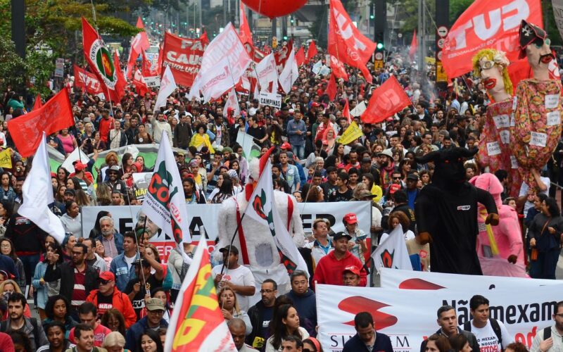 Isenção do IR é vitória dos trabalhadores, dizem centrais sindicais