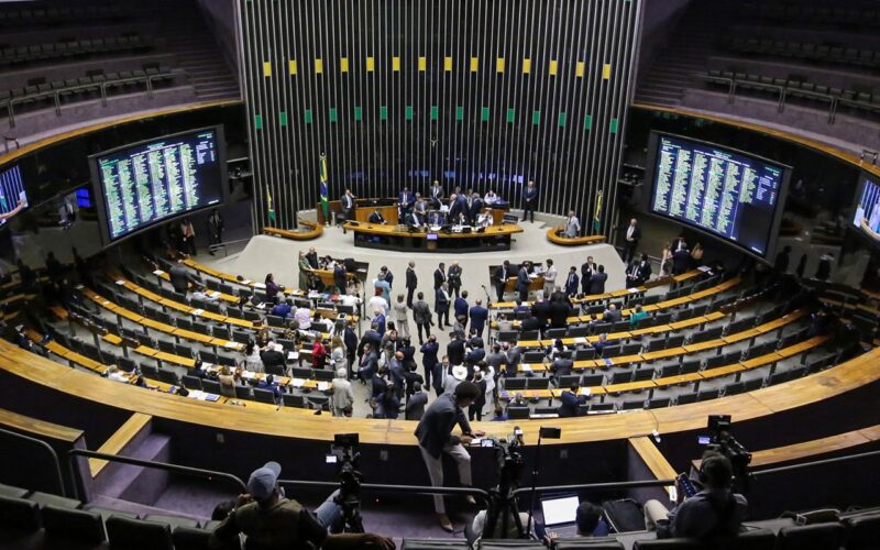 Lindbergh propõe mudança em regra de cassação de mandato por faltas