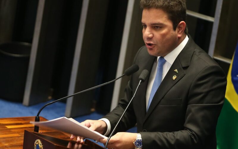 Mendes suspende julgamento de governador do Acre no STJ por 15 dias