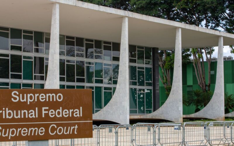 Moraes assume presidência temporária do STF e recebe homenagens