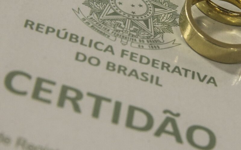 Pela 1ª vez, uniões consensuais superam casamento civil e religioso