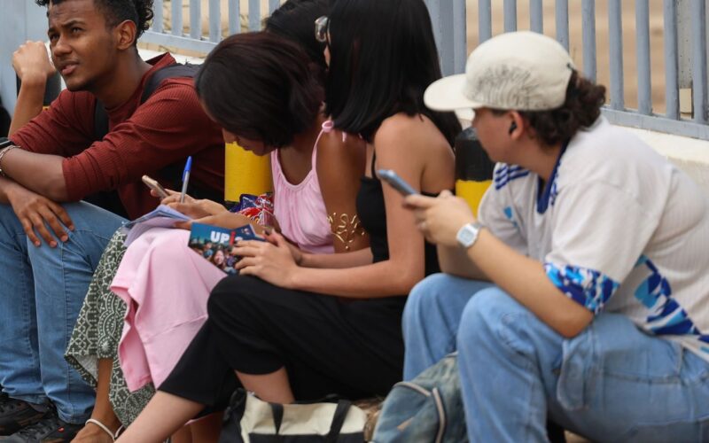 Pesquisa indica mulheres jovens mais progressistas que homens