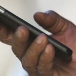 Polícia de SP faz operação contra receptação de celulares roubados