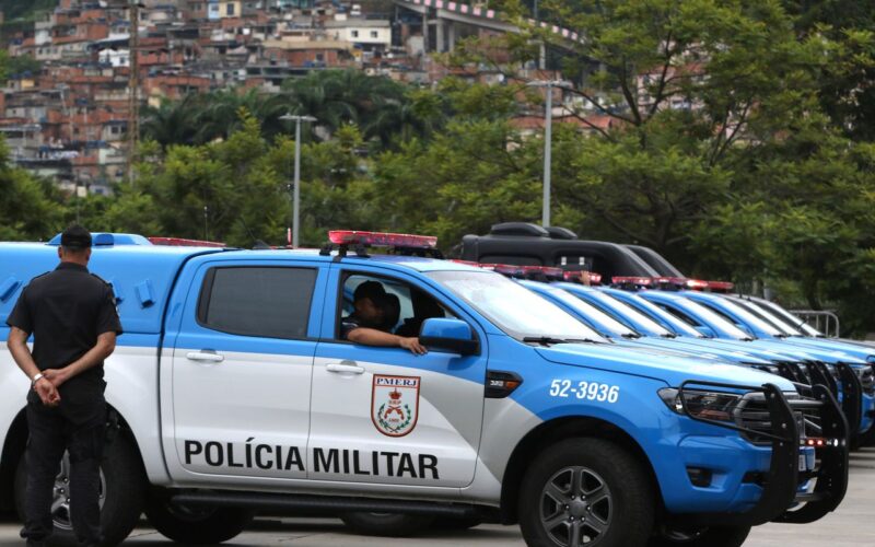 Polícia do Rio prende 17 pessoas em ação contra mentor de barricadas