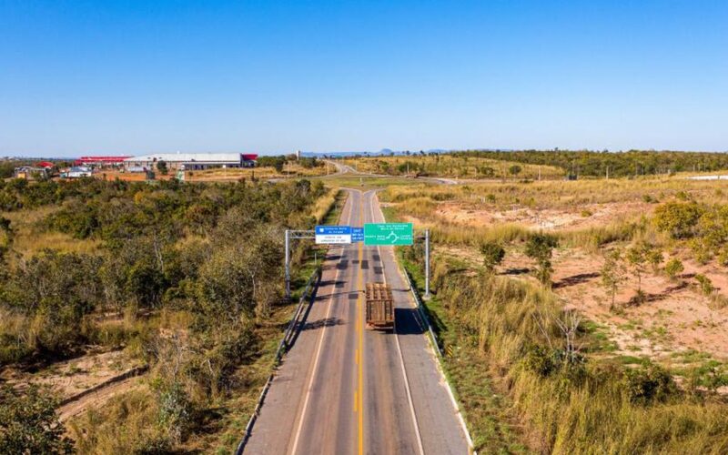 Polícia retira motorista do caminhão que interditou o Rodoanel