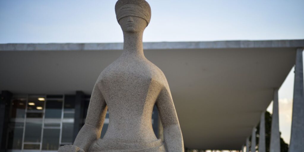 STF tem 2 votos para condenar Bolsonaro a 27 anos de prisão