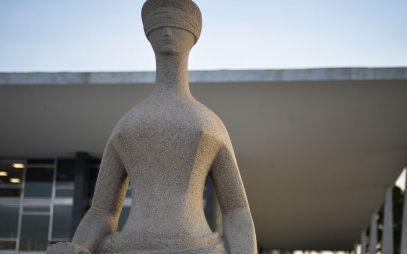 STF tem 2 votos para condenar Bolsonaro a 27 anos de prisão