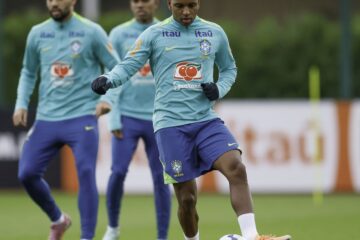 Seleção realiza primeiro treino para amistosos na Europa
