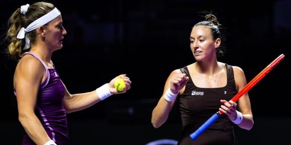 Stefani e Babos perdem na decisão e ficam com o vice no WTA Finals