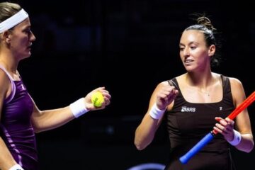 Stefani e Babos perdem na decisão e ficam com o vice no WTA Finals