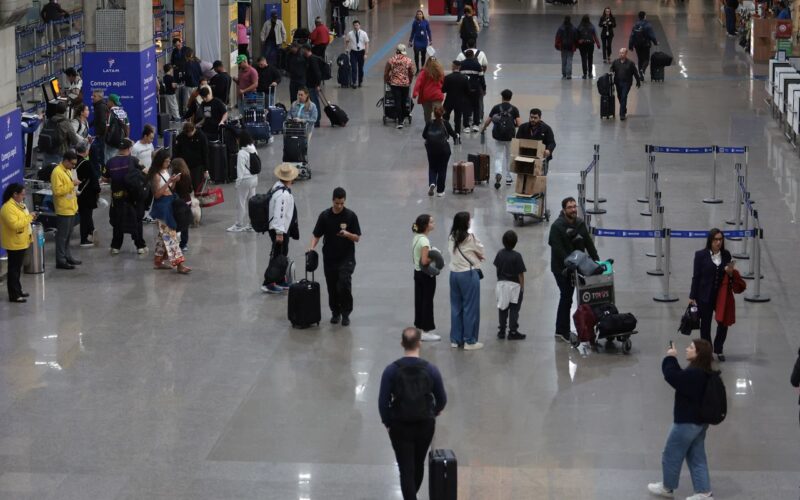 Turismo internacional no Brasil bate recorde em 2025